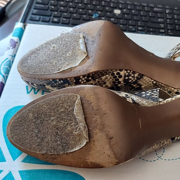 Tahari Snakeskin Sling Pumps sz 7 - Picture 7 of 10